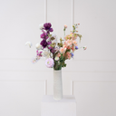 Zijden bloemen boeket schoon en stofvrij in modern interieur