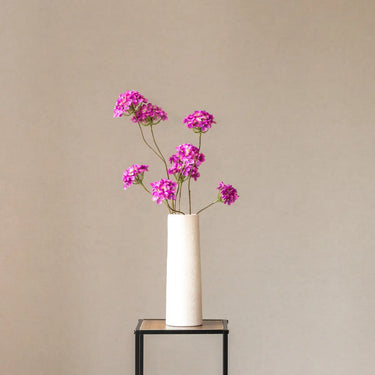 Paarse hortensia van zijde 
Luxe, volle bloemkoppen met een realistische paarse kleur

Blijvend mooi: geen water, geen onderhoud

Ideale startersset voor wie zijden boeketten wil ontdekken

Perfect voor elke vaas en eenvoudig te stylen
