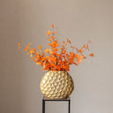 zijden bloemen herfst en winter. oranje eucalyptus